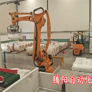 注塑原料拆包投料機器人一臺機器代替三四個人工